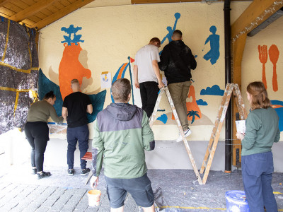Kreative Farbenspiele im Storchmühlenweg: Das Kunstprojekt der UB-Gruppe